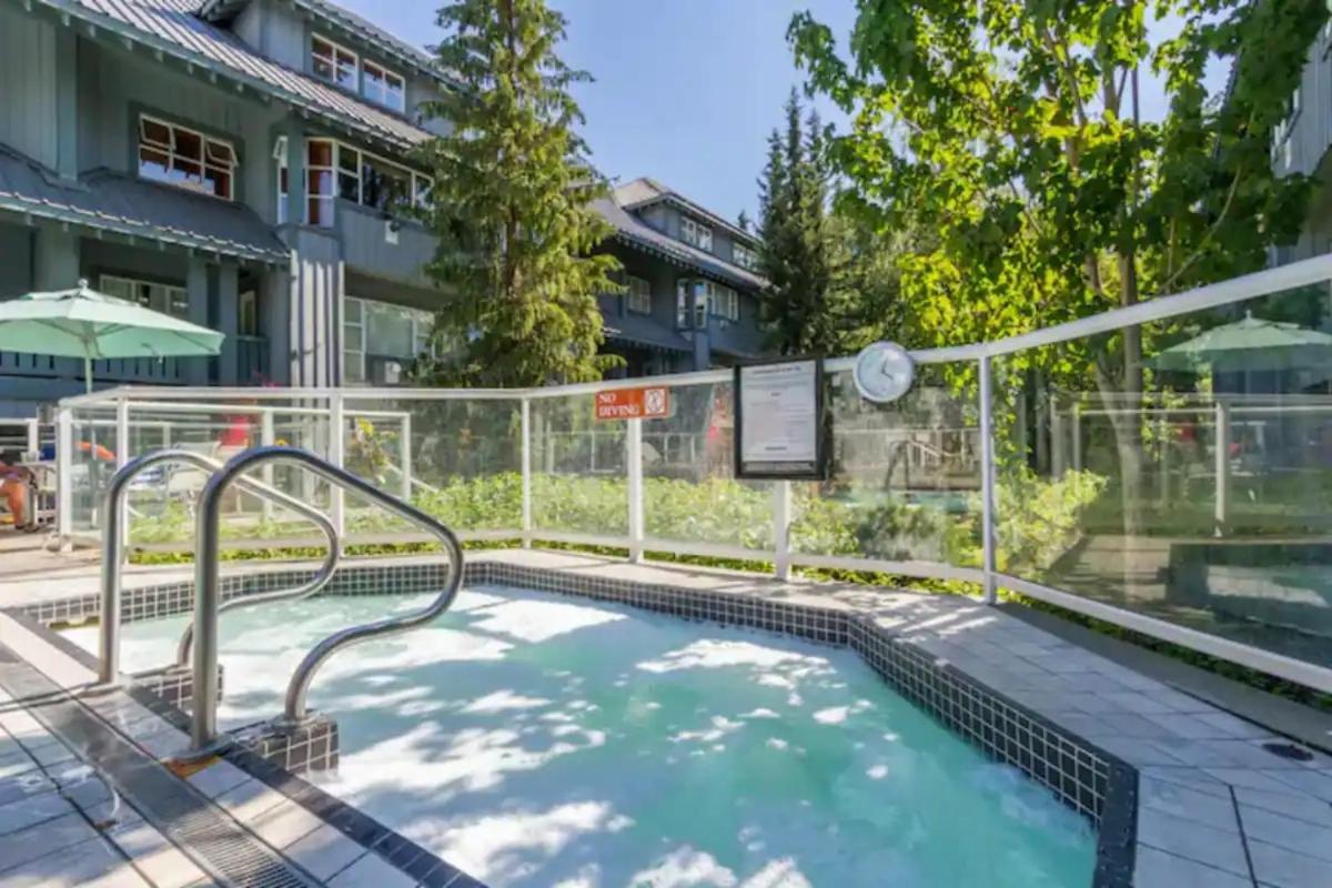 Stunning 2Br W Pool, Hot Tub Walk To Everything! Whistler Eksteriør billede