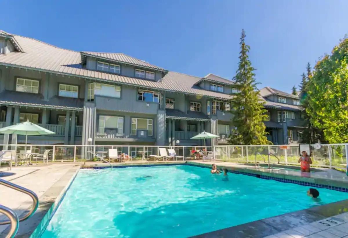 Stunning 2Br W Pool, Hot Tub Walk To Everything! Whistler Eksteriør billede